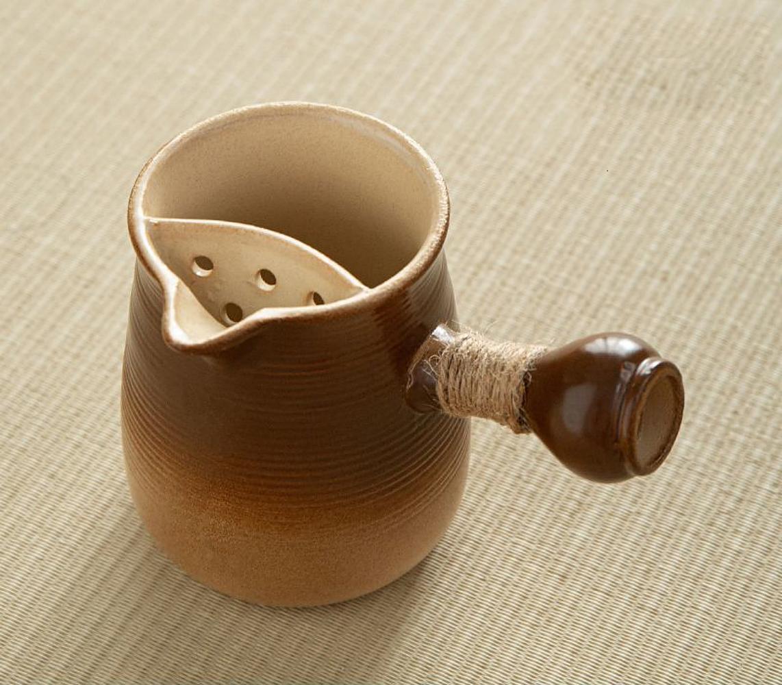 Kameninová konvička na čaj a mléko s boční rukojetí - hnědá (610ml)