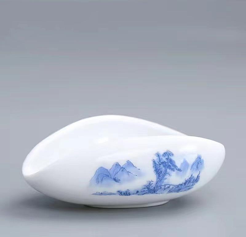 Bílý porcelánový držák na čaj - Modrá krajinomalba